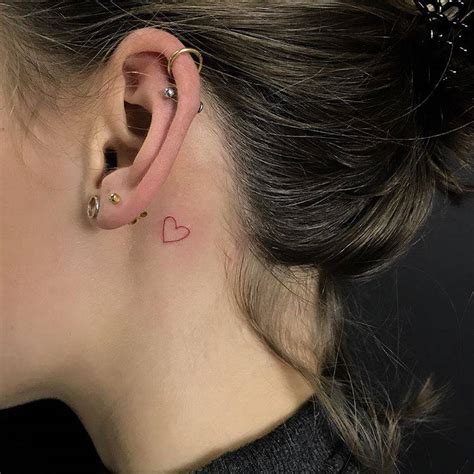 tatuaje corazon|tatuajes corazon detras la oreja en mujeres.